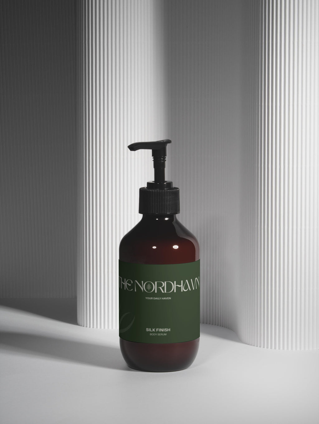 TheNordhavn Silk Finish body serum witte achtergrond vegan hyaluronzuur